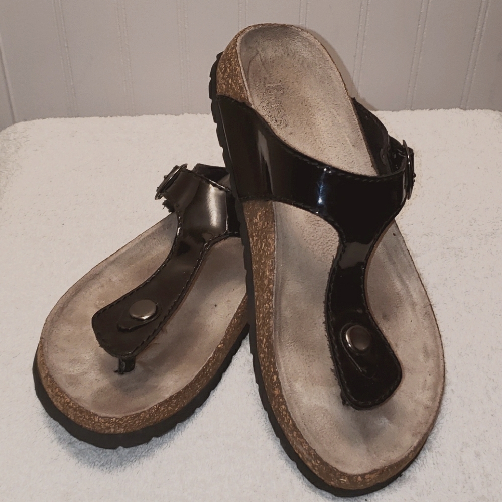 GH Bass & Co black patent thong sandals,  7